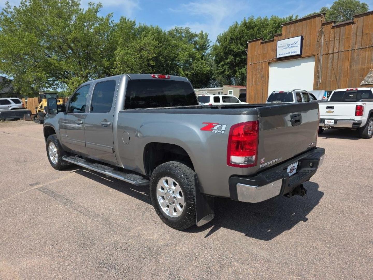 2013 GREY GMC SIERRA 2500 SLT (1GT121EG3DF) with an 6.0L engine, Automatic transmission, located at 495 Old Highway 20 West, South Sioux City, NE, 68776, (402) 494-2677, 42.458408, -96.443512- Photo#2