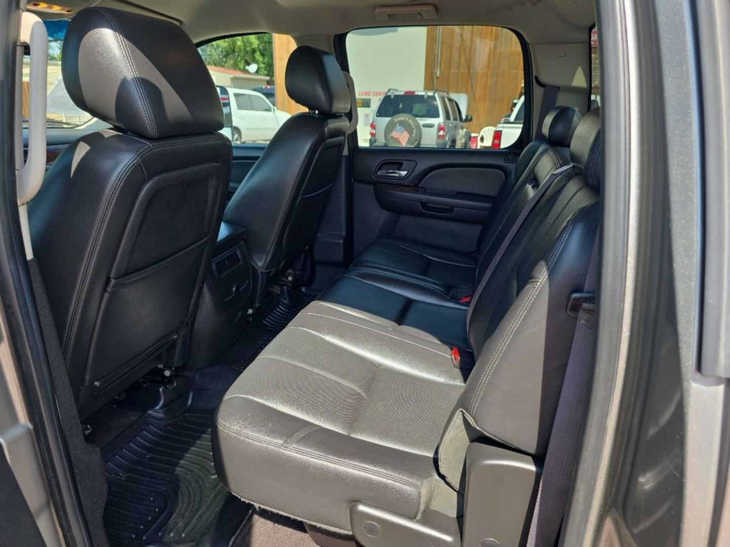 2013 GREY GMC SIERRA 2500 SLT (1GT121EG3DF) with an 6.0L engine, Automatic transmission, located at 495 Old Highway 20 West, South Sioux City, NE, 68776, (402) 494-2677, 42.458408, -96.443512- Photo#6