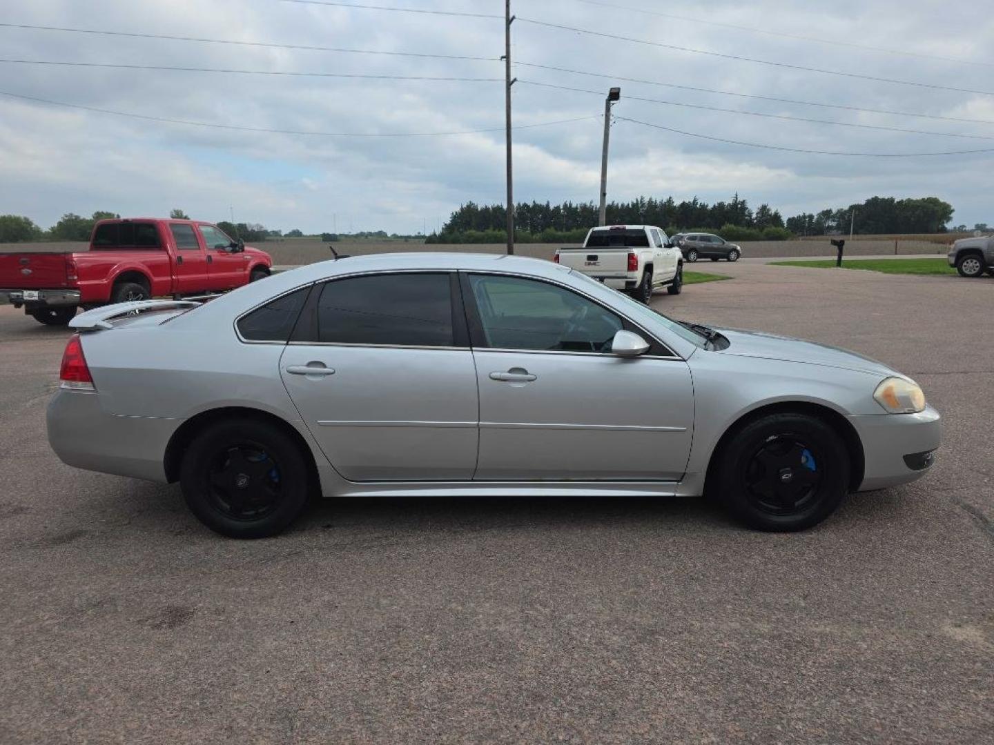 2010 SILVER CHEVROLET IMPALA LT (2G1WB5EN1A1) with an 3.5L engine, Automatic transmission, located at 495 Old Highway 20 West, South Sioux City, NE, 68776, (402) 494-2677, 42.458408, -96.443512- Photo#4