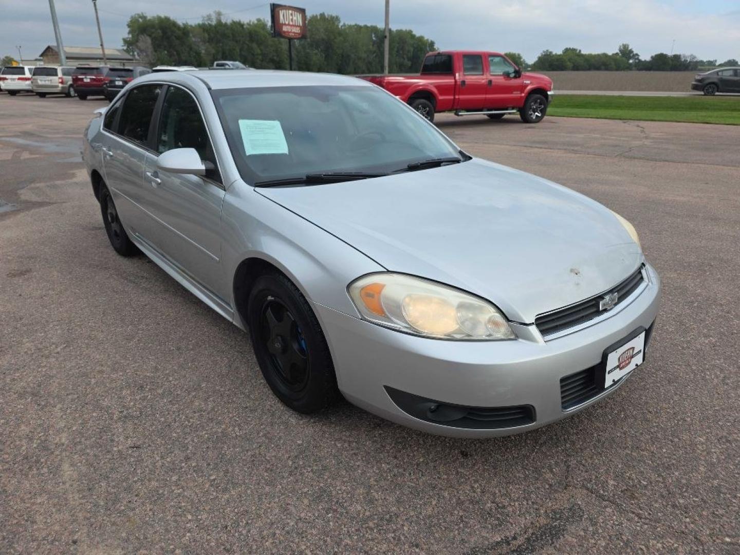 2010 SILVER CHEVROLET IMPALA LT (2G1WB5EN1A1) with an 3.5L engine, Automatic transmission, located at 495 Old Highway 20 West, South Sioux City, NE, 68776, (402) 494-2677, 42.458408, -96.443512- Photo#5