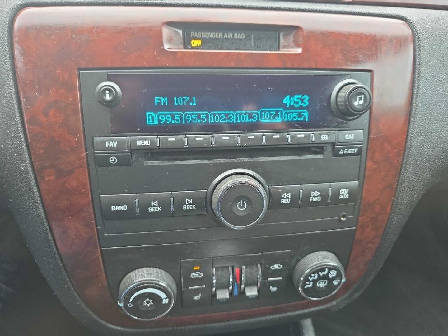 2010 SILVER CHEVROLET IMPALA LT (2G1WB5EN1A1) with an 3.5L engine, Automatic transmission, located at 495 Old Highway 20 West, South Sioux City, NE, 68776, (402) 494-2677, 42.458408, -96.443512- Photo#8