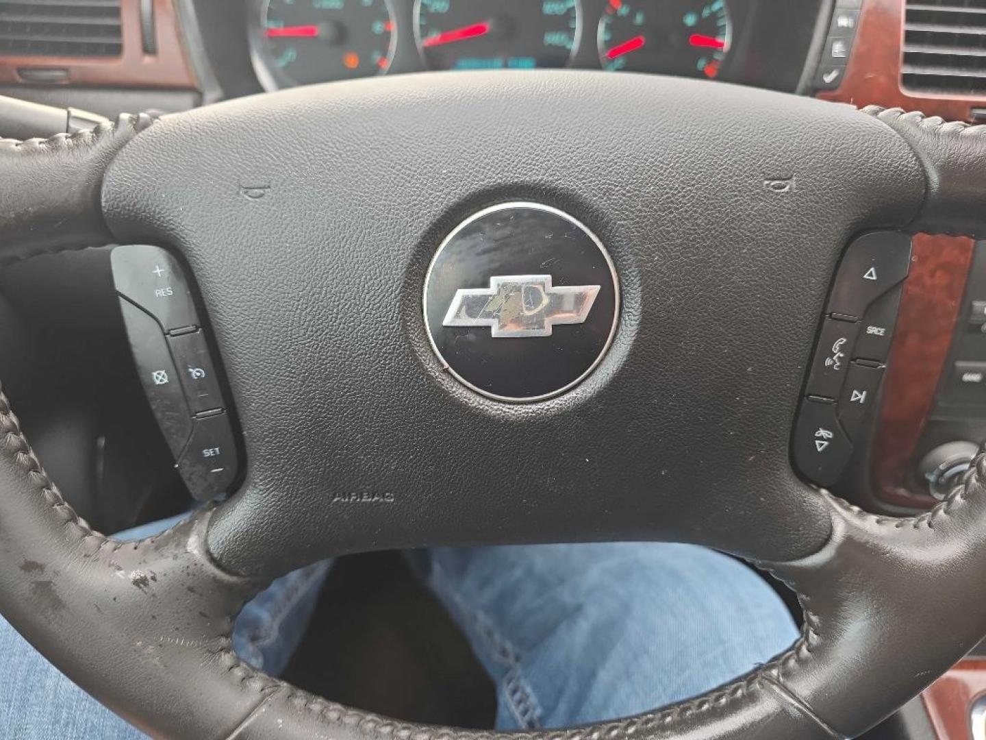 2010 SILVER CHEVROLET IMPALA LT (2G1WB5EN1A1) with an 3.5L engine, Automatic transmission, located at 495 Old Highway 20 West, South Sioux City, NE, 68776, (402) 494-2677, 42.458408, -96.443512- Photo#9