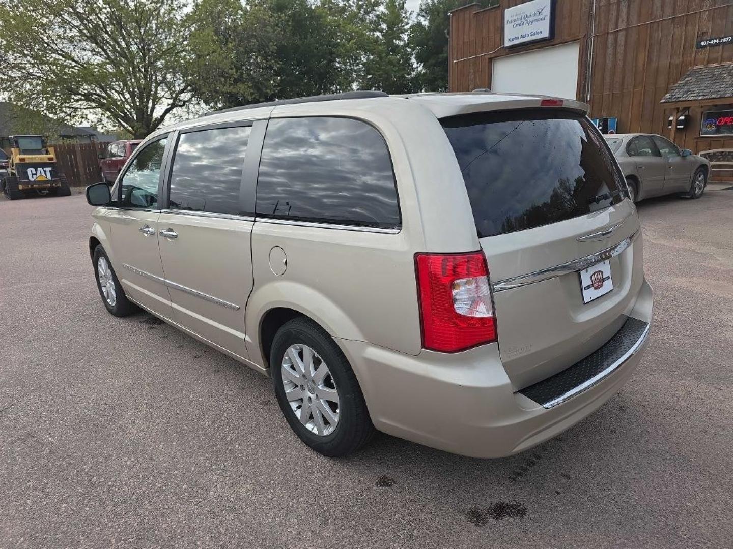 2015 TAN CHRYSLER TOWN and COUNTRY TOURING (2C4RC1BG8FR) with an 3.6L engine, Automatic transmission, located at 495 Old Highway 20 West, South Sioux City, NE, 68776, (402) 494-2677, 42.458408, -96.443512- Photo#2