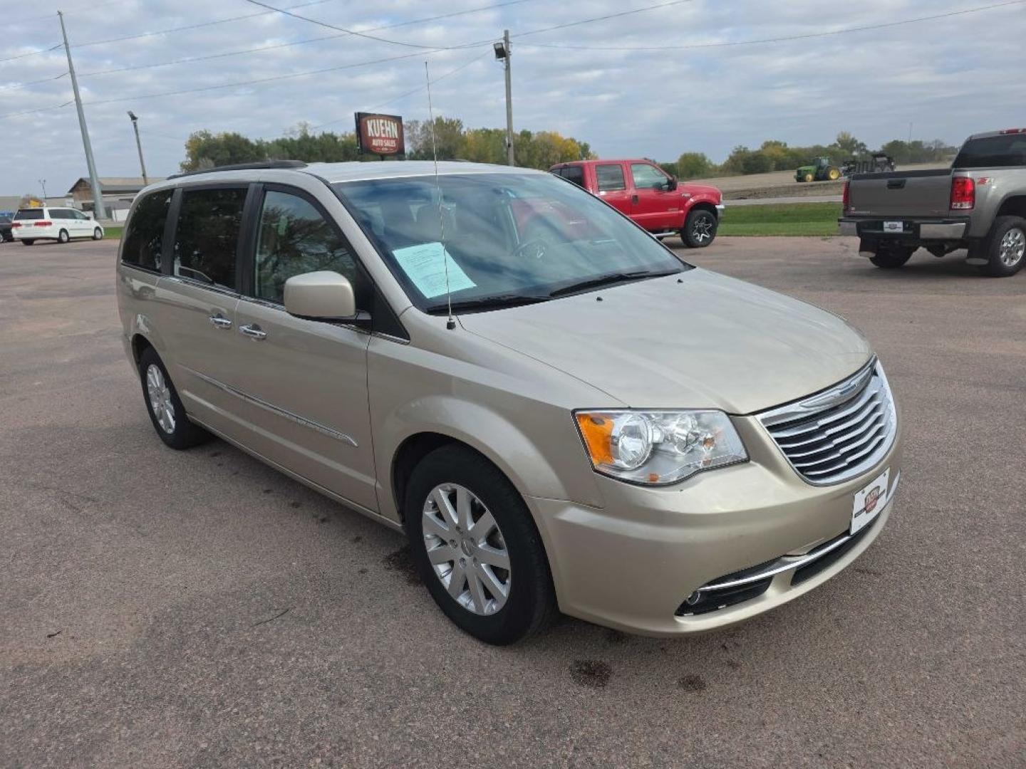 2015 TAN CHRYSLER TOWN and COUNTRY TOURING (2C4RC1BG8FR) with an 3.6L engine, Automatic transmission, located at 495 Old Highway 20 West, South Sioux City, NE, 68776, (402) 494-2677, 42.458408, -96.443512- Photo#5