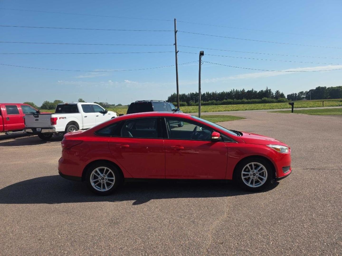 2015 RED FORD FOCUS SE (1FADP3F21FL) with an 2.0L engine, Automatic transmission, located at 495 Old Highway 20 West, South Sioux City, NE, 68776, (402) 494-2677, 42.458408, -96.443512- Photo#3