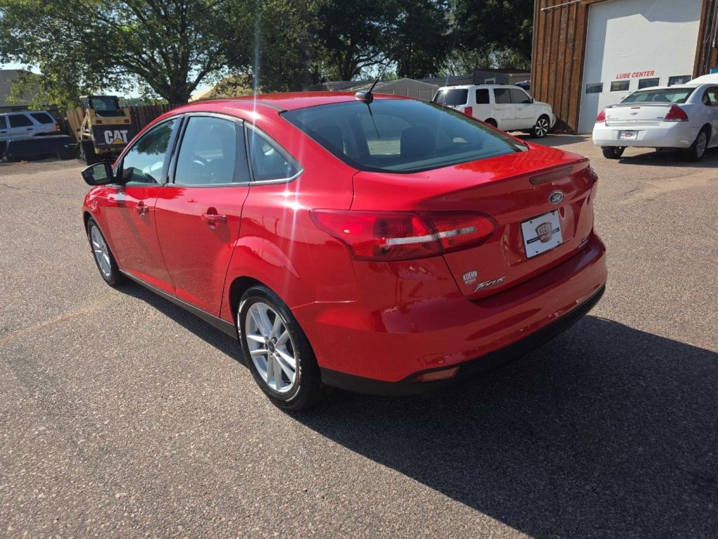 2015 RED FORD FOCUS SE (1FADP3F21FL) with an 2.0L engine, Automatic transmission, located at 495 Old Highway 20 West, South Sioux City, NE, 68776, (402) 494-2677, 42.458408, -96.443512- Photo#4
