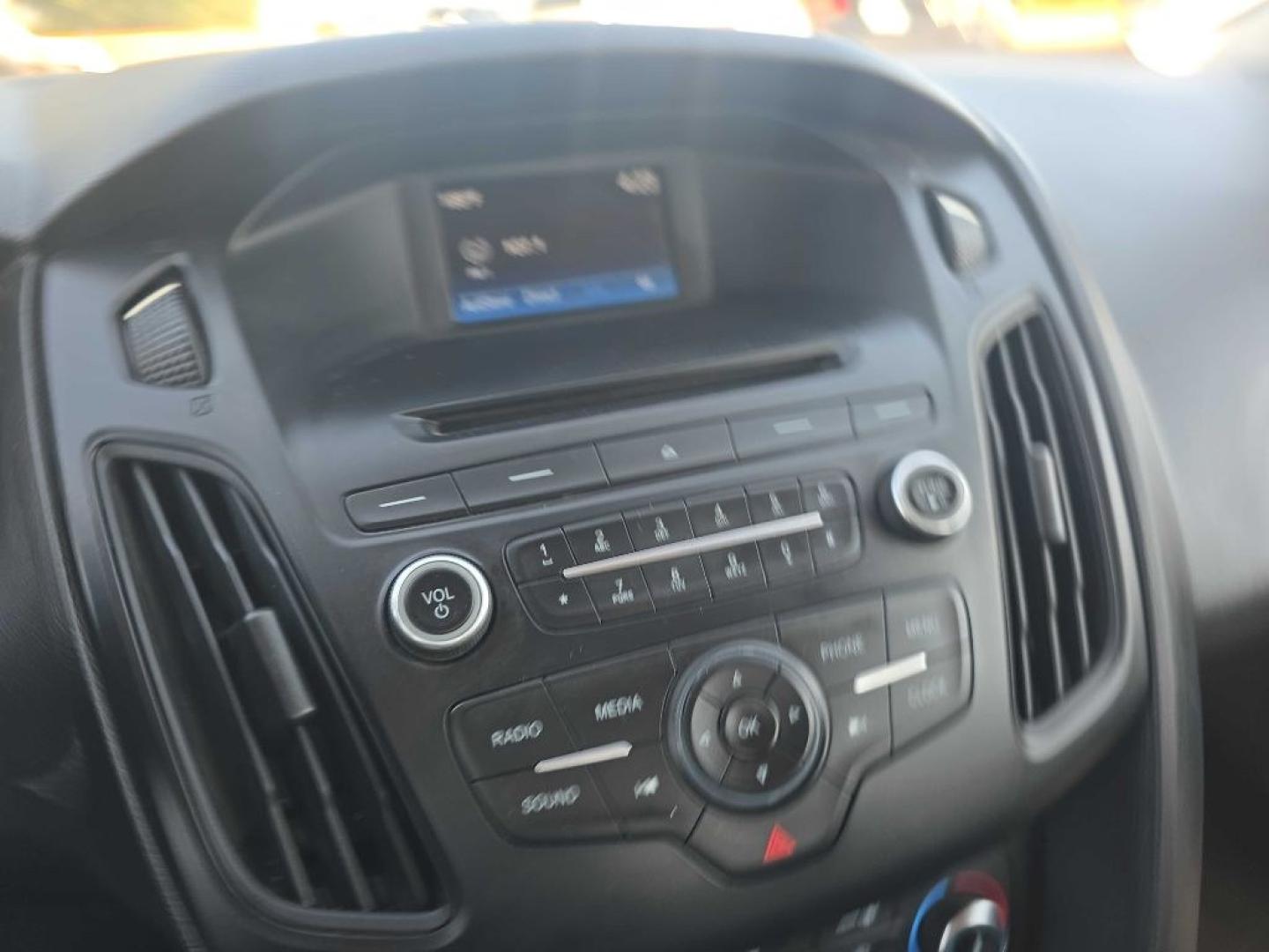 2015 RED FORD FOCUS SE (1FADP3F21FL) with an 2.0L engine, Automatic transmission, located at 495 Old Highway 20 West, South Sioux City, NE, 68776, (402) 494-2677, 42.458408, -96.443512- Photo#11