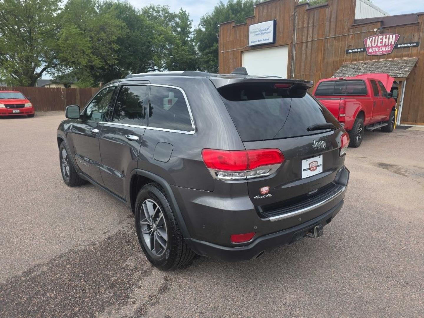 2017 GREY JEEP GRAND CHEROKEE LIMITED (1C4RJFBT6HC) with an 5.7L engine, Automatic transmission, located at 495 Old Highway 20 West, South Sioux City, NE, 68776, (402) 494-2677, 42.458408, -96.443512- Photo#4