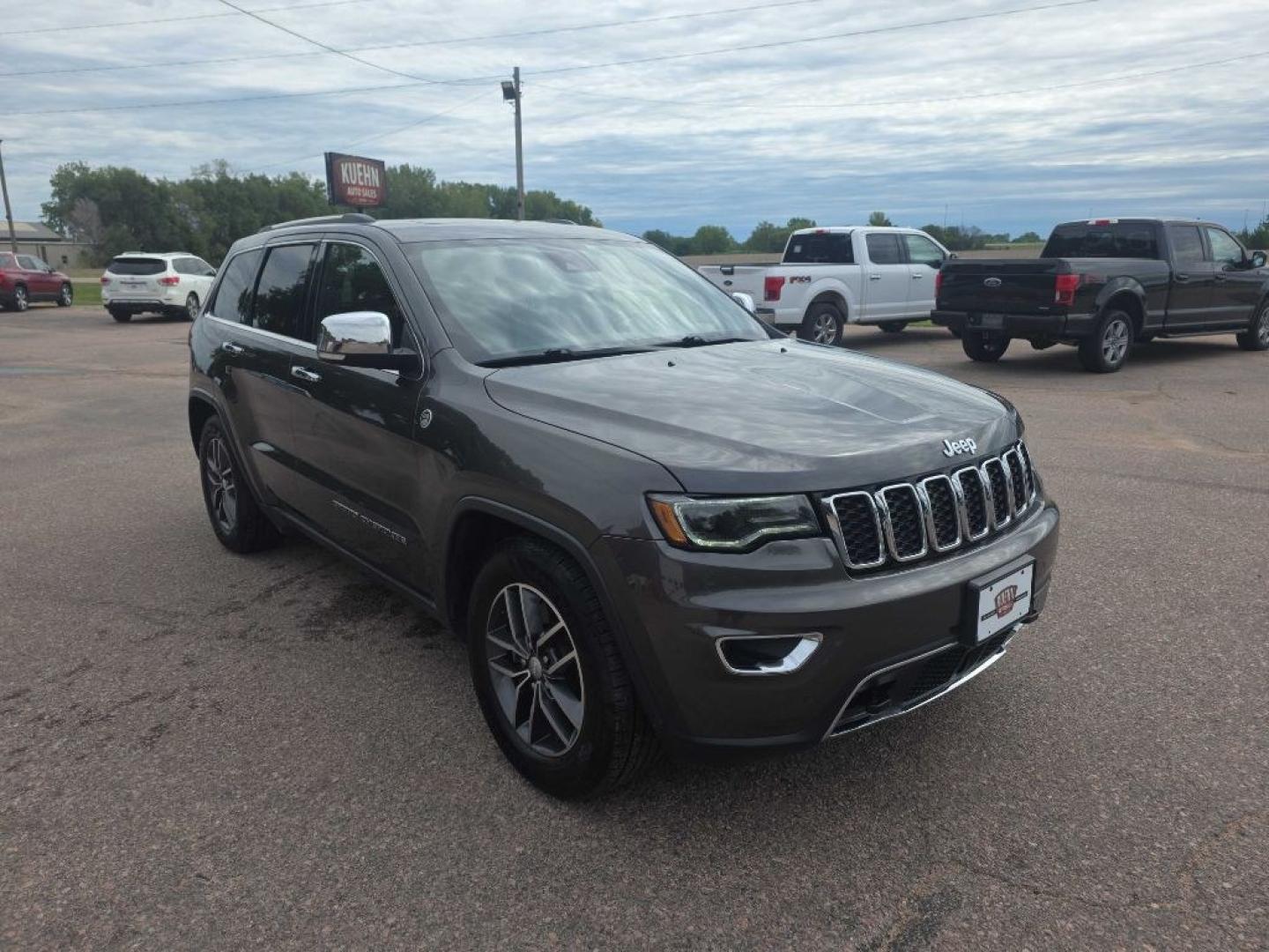 2017 GREY JEEP GRAND CHEROKEE LIMITED (1C4RJFBT6HC) with an 5.7L engine, Automatic transmission, located at 495 Old Highway 20 West, South Sioux City, NE, 68776, (402) 494-2677, 42.458408, -96.443512- Photo#6