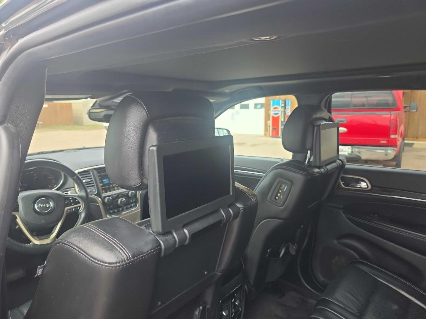 2017 GREY JEEP GRAND CHEROKEE LIMITED (1C4RJFBT6HC) with an 5.7L engine, Automatic transmission, located at 495 Old Highway 20 West, South Sioux City, NE, 68776, (402) 494-2677, 42.458408, -96.443512- Photo#7