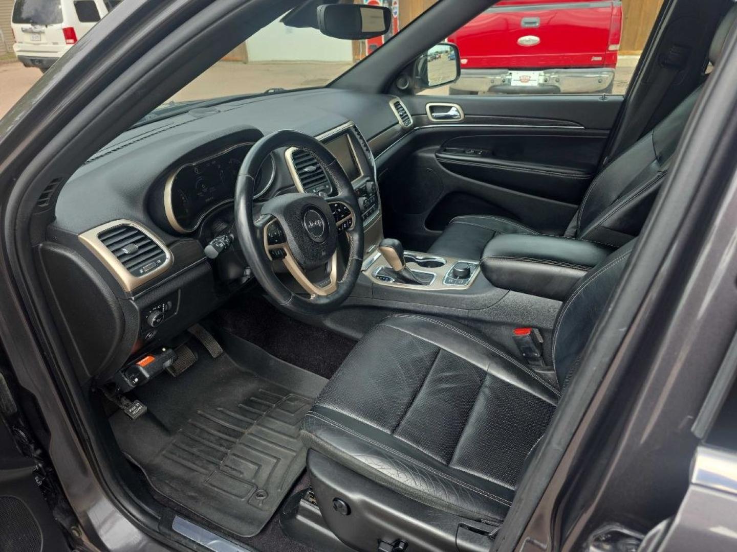 2017 GREY JEEP GRAND CHEROKEE LIMITED (1C4RJFBT6HC) with an 5.7L engine, Automatic transmission, located at 495 Old Highway 20 West, South Sioux City, NE, 68776, (402) 494-2677, 42.458408, -96.443512- Photo#8