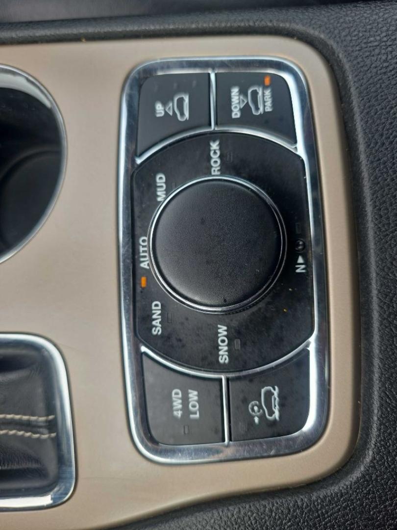 2017 GREY JEEP GRAND CHEROKEE LIMITED (1C4RJFBT6HC) with an 5.7L engine, Automatic transmission, located at 495 Old Highway 20 West, South Sioux City, NE, 68776, (402) 494-2677, 42.458408, -96.443512- Photo#11