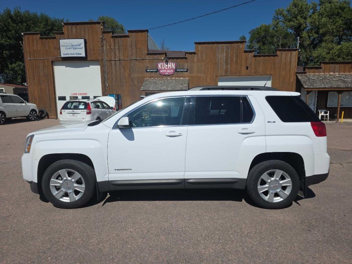 2010 WHITE GMC TERRAIN SLE (2CTALDEW3A6) with an 2.4L engine, Automatic transmission, located at 495 Old Highway 20 West, South Sioux City, NE, 68776, (402) 494-2677, 42.458408, -96.443512- Photo#1