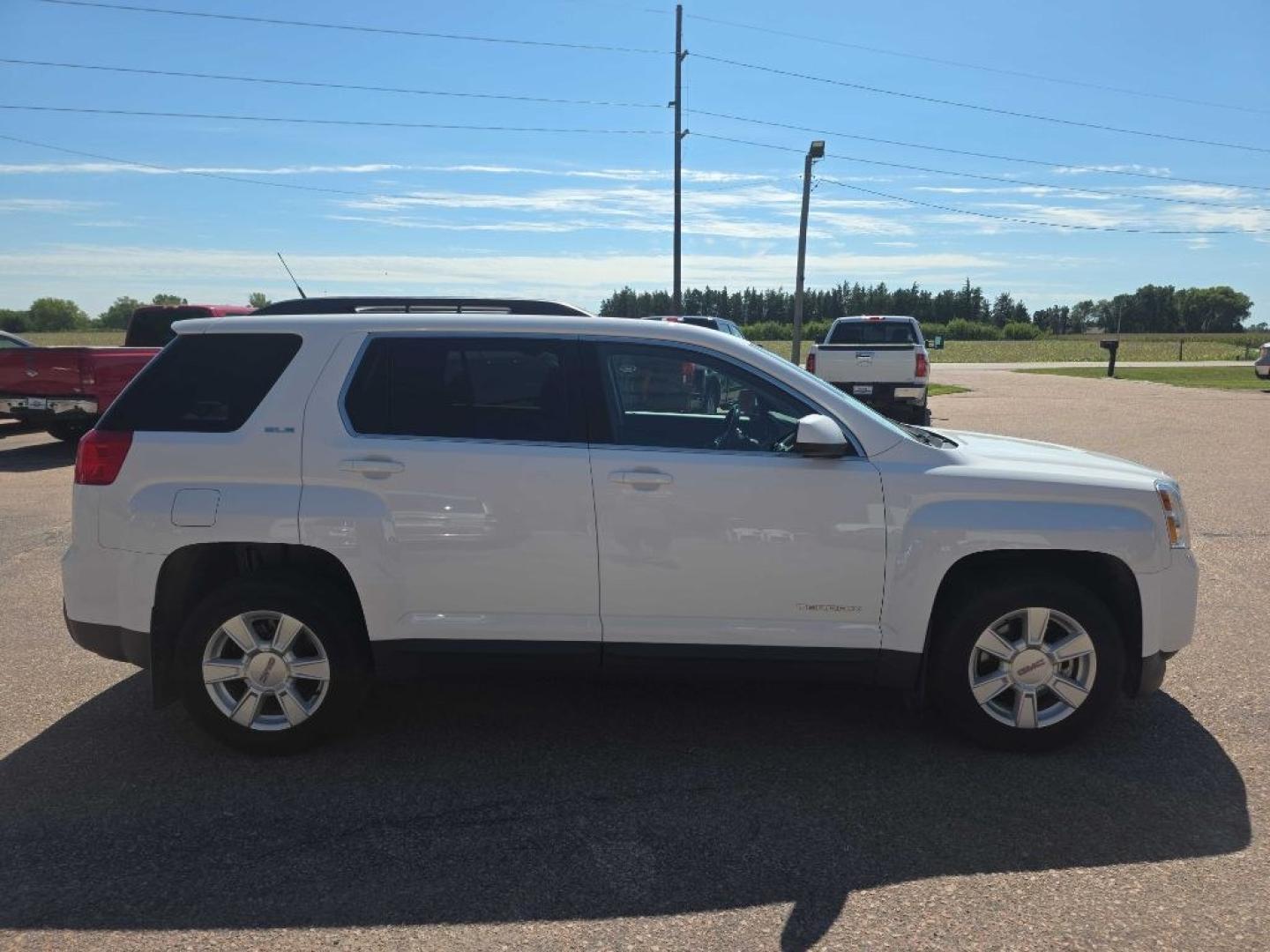 2010 WHITE GMC TERRAIN SLE (2CTALDEW3A6) with an 2.4L engine, Automatic transmission, located at 495 Old Highway 20 West, South Sioux City, NE, 68776, (402) 494-2677, 42.458408, -96.443512- Photo#4