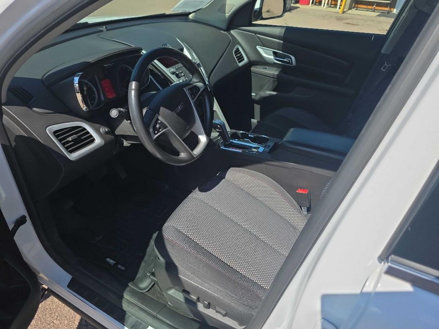 2010 WHITE GMC TERRAIN SLE (2CTALDEW3A6) with an 2.4L engine, Automatic transmission, located at 495 Old Highway 20 West, South Sioux City, NE, 68776, (402) 494-2677, 42.458408, -96.443512- Photo#9
