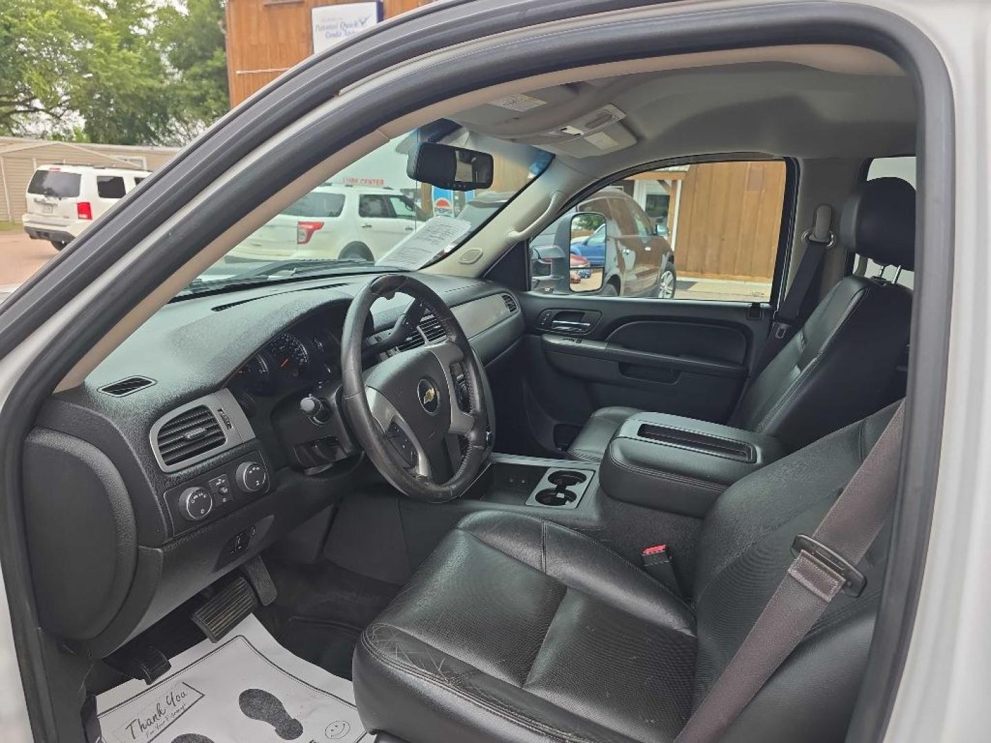 2014 WHITE CHEVROLET SILVERADO 2500 HEAVY DUTY LTZ (1GC1KYE80EF) with an 6.6L engine, Automatic transmission, located at 495 Old Highway 20 West, South Sioux City, NE, 68776, (402) 494-2677, 42.458408, -96.443512- Photo#9