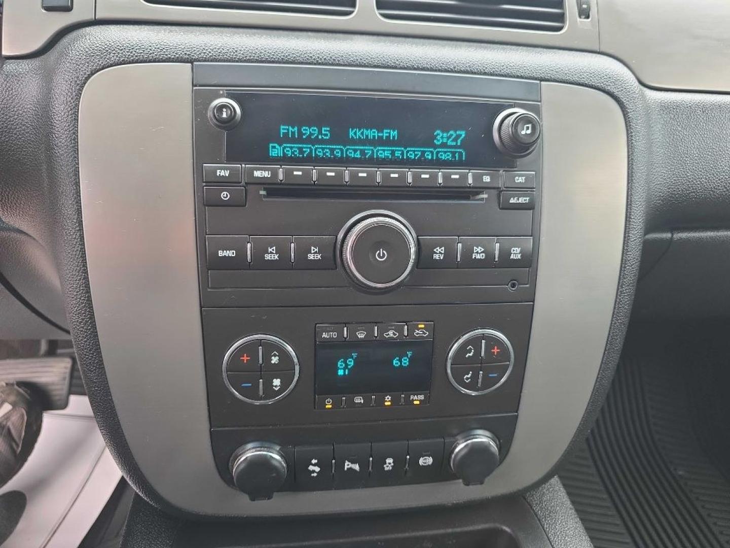 2014 WHITE CHEVROLET SILVERADO 2500 HEAVY DUTY LTZ (1GC1KYE80EF) with an 6.6L engine, Automatic transmission, located at 495 Old Highway 20 West, South Sioux City, NE, 68776, (402) 494-2677, 42.458408, -96.443512- Photo#15