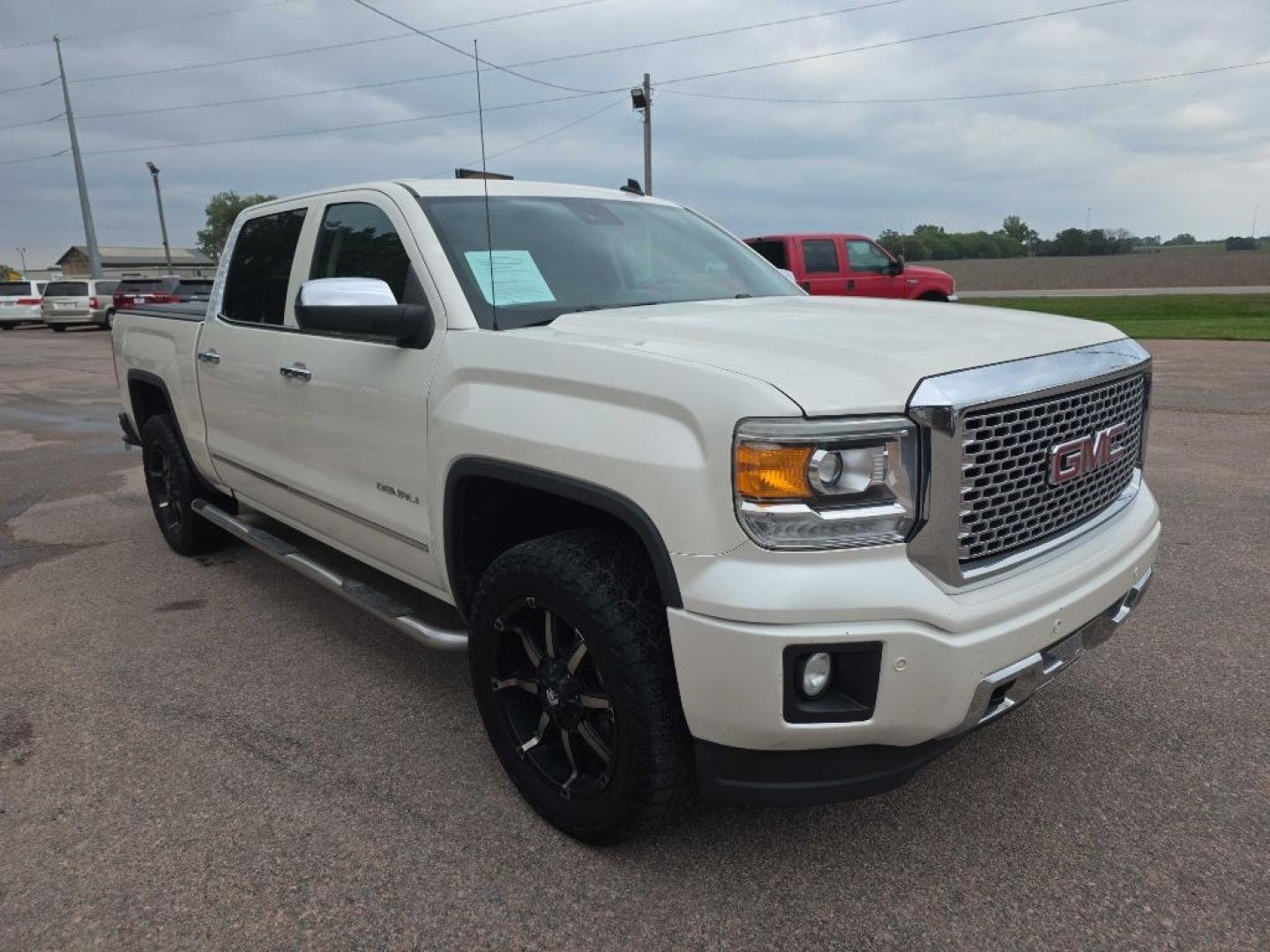 2014 WHITE GMC SIERRA 1500 DENALI (3GTU2WEJ5EG) with an 6.2L engine, Automatic transmission, located at 495 Old Highway 20 West, South Sioux City, NE, 68776, (402) 494-2677, 42.458408, -96.443512- Photo#5