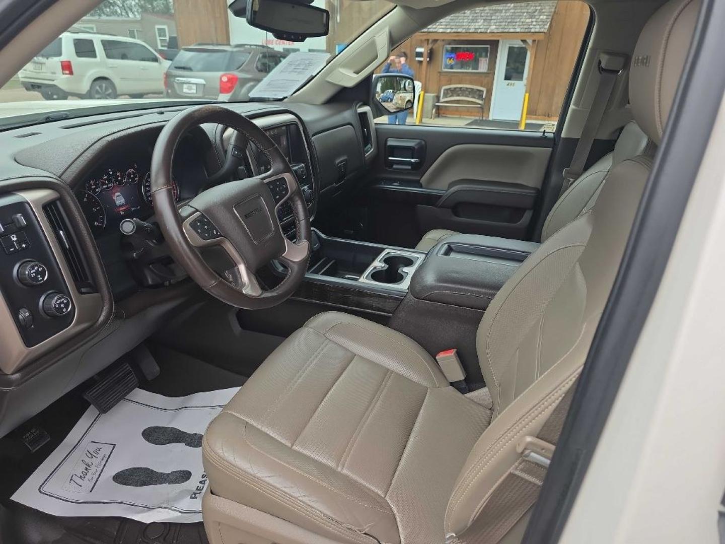 2014 WHITE GMC SIERRA 1500 DENALI (3GTU2WEJ5EG) with an 6.2L engine, Automatic transmission, located at 495 Old Highway 20 West, South Sioux City, NE, 68776, (402) 494-2677, 42.458408, -96.443512- Photo#6