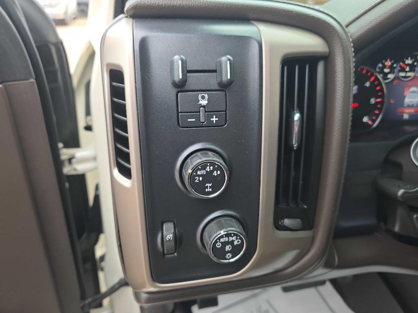 2014 WHITE GMC SIERRA 1500 DENALI (3GTU2WEJ5EG) with an 6.2L engine, Automatic transmission, located at 495 Old Highway 20 West, South Sioux City, NE, 68776, (402) 494-2677, 42.458408, -96.443512- Photo#9