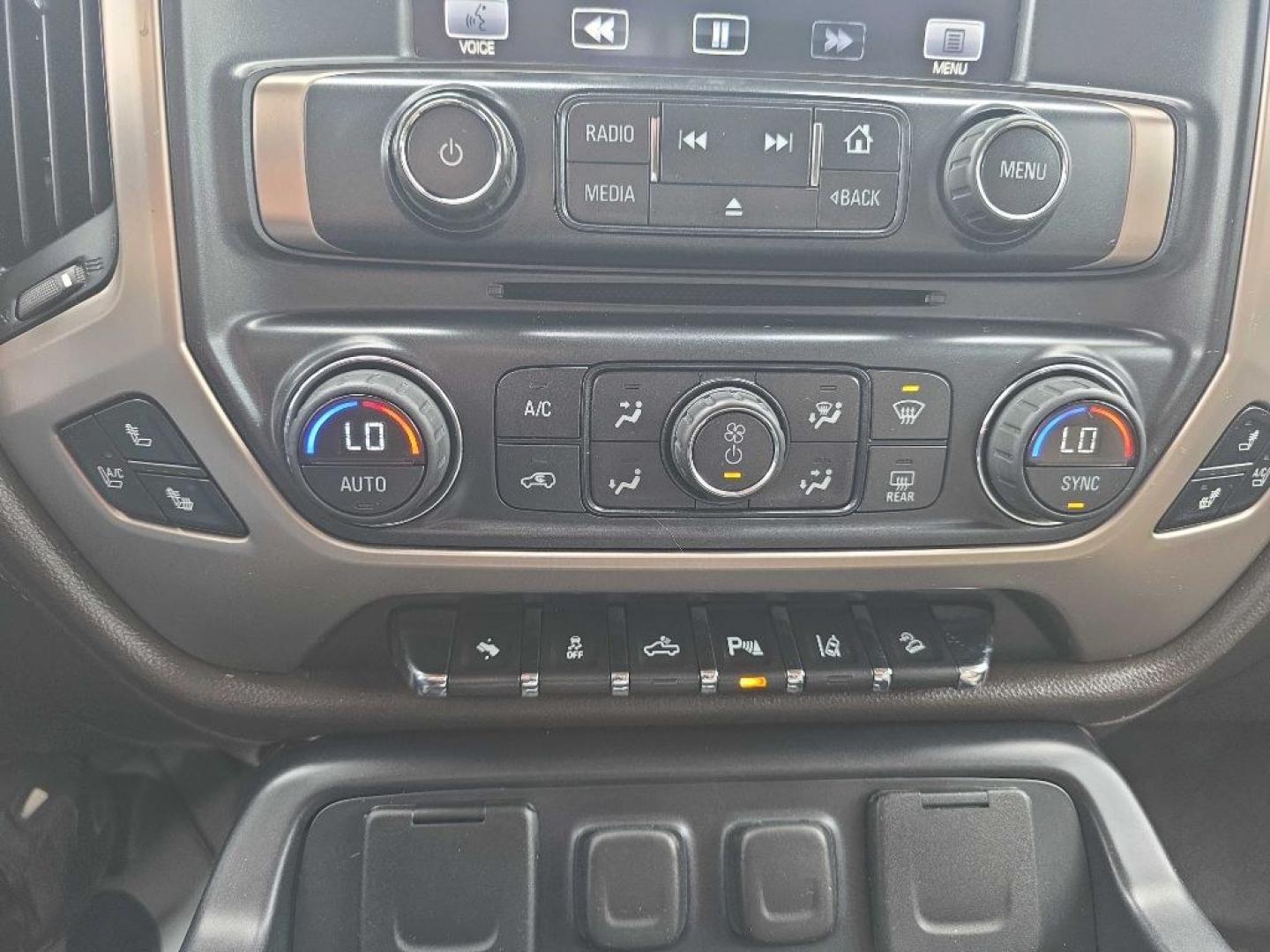 2014 WHITE GMC SIERRA 1500 DENALI (3GTU2WEJ5EG) with an 6.2L engine, Automatic transmission, located at 495 Old Highway 20 West, South Sioux City, NE, 68776, (402) 494-2677, 42.458408, -96.443512- Photo#10