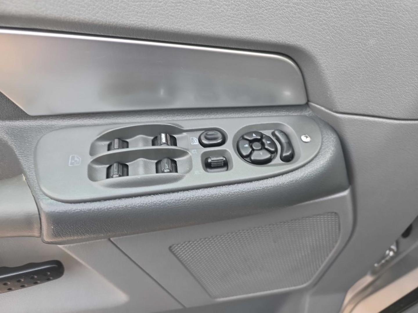 2009 SILVER DODGE RAM 2500 (3D7KS28T89G) with an 5.7L engine, Automatic transmission, located at 495 Old Highway 20 West, South Sioux City, NE, 68776, (402) 494-2677, 42.458408, -96.443512- Photo#8