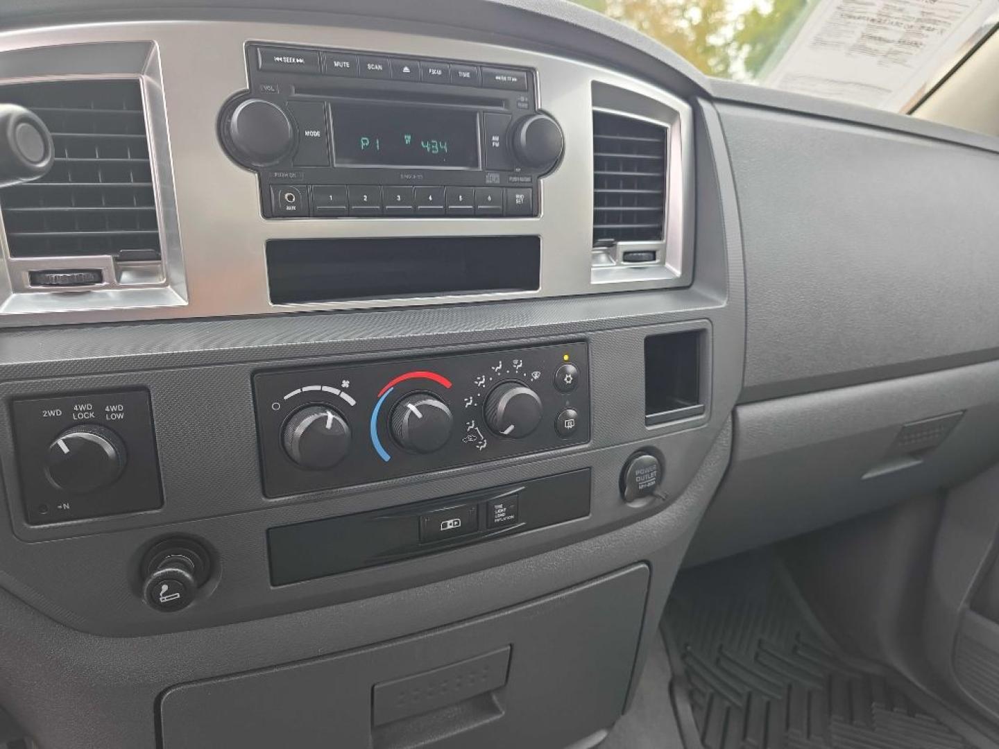 2009 SILVER DODGE RAM 2500 (3D7KS28T89G) with an 5.7L engine, Automatic transmission, located at 495 Old Highway 20 West, South Sioux City, NE, 68776, (402) 494-2677, 42.458408, -96.443512- Photo#9